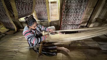 Tboli Tinalak Weaver at Lang Dulay Weaving Center