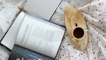 Travel themed cookbooks by Micheile Henerson via Unsplash