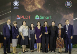 Representatives from PLDT’s Sustainability Office and PLDT Home receive the award recognizing Madiskarte Moms PH at the 3rd United Nations Global Compact Network Philippines’ Sustainable Development Goals Awards
