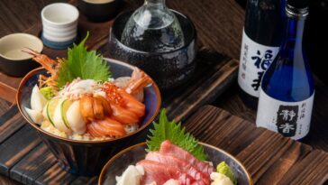 Uogashi Nihonichi Central-Salmon & Salmon Roe Rice Bowl and 3 Kinds Tuna Rice Bowl