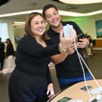 RADIO and online celebrities Gino Quillamor and Tin Gamboa test out the latest AI features of the new Samsung Galaxy Z Fold6 and Z Flip6 and the Smart Postpaid Series event at the Smart Store, SM Megamall.