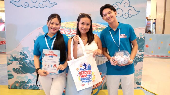 After completing all activities at the Nissin Cup Noodles Seafood Deramland event, guests wereable to claim special gifts via the Catch A Prize booth