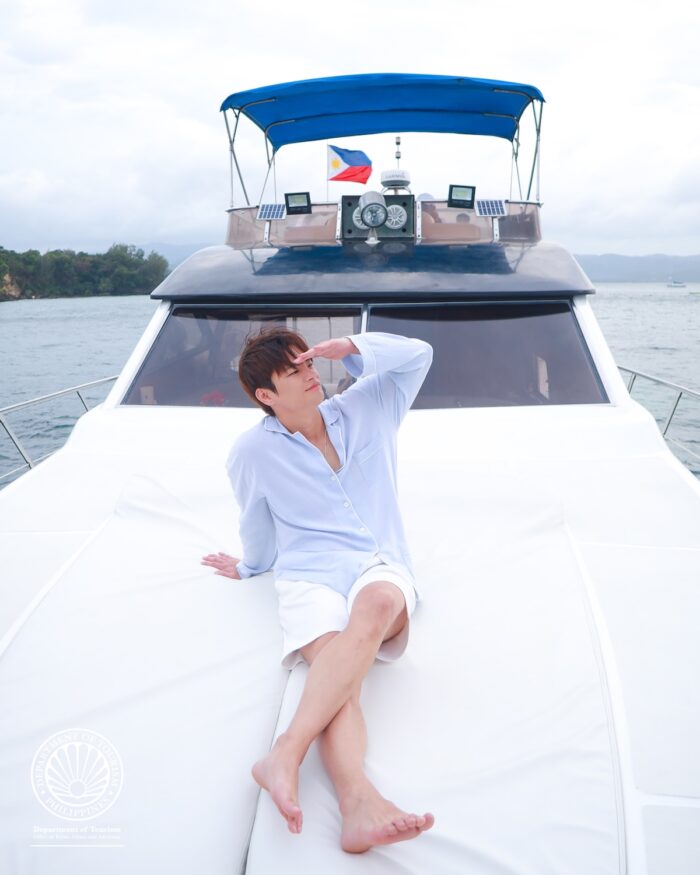 Seo In Guk enjoying under the sun in PH