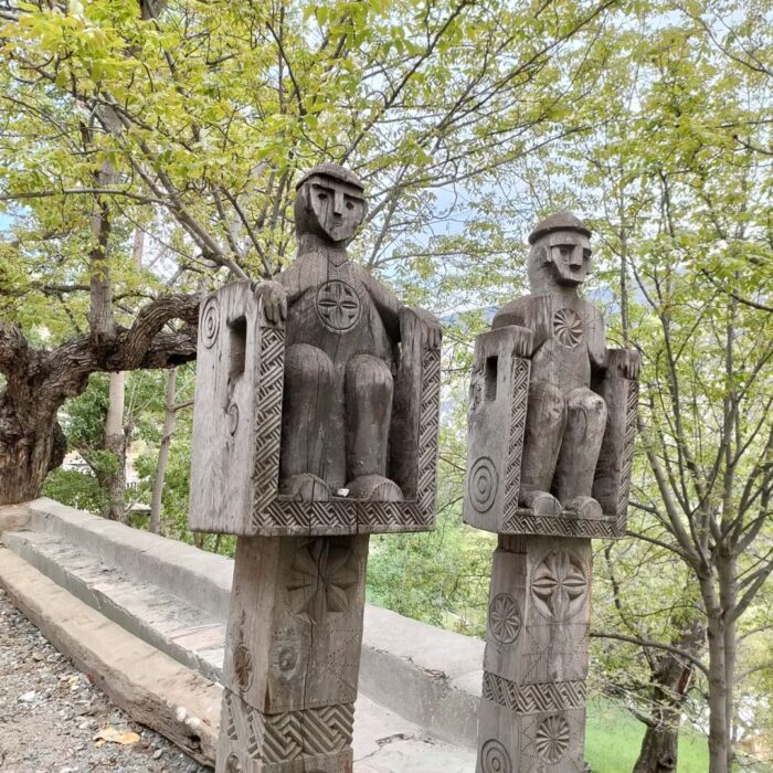 Wooden Statues of Kalasha ancestors in the Valley of Bumburet, Chitral northwestern Pakistan by Cyber.Eyes. 2005 via Wikimedia cc