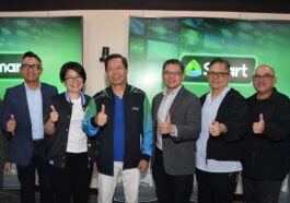 Smart joins forces with leading Filipino content platforms to deliver smarter, more seamless, and more connected experiences for subscribers. From left: Jolly Estaris, Head of iWant; Gerard Milan, FVP & CRO of Cignal; Audrey Oliva, Head of Product Analytics at Smart; Anastacio "Boy" R. Martirez, Smart COO; Lloyd Manaloto, FVP at Smart; Dennis Mendiola, Founder and Head of Product, VoxP; Vincent Del Rosario and COO-Viva Communications Inc.; Ronan de Guzman, COO of Viva One