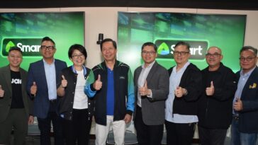Smart joins forces with leading Filipino content platforms to deliver smarter, more seamless, and more connected experiences for subscribers. From left: Jolly Estaris, Head of iWant; Gerard Milan, FVP & CRO of Cignal; Audrey Oliva, Head of Product Analytics at Smart; Anastacio "Boy" R. Martirez, Smart COO; Lloyd Manaloto, FVP at Smart; Dennis Mendiola, Founder and Head of Product, VoxP; Vincent Del Rosario and COO-Viva Communications Inc.; Ronan de Guzman, COO of Viva One