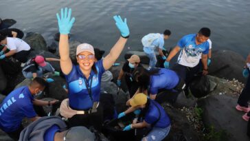 With hands ready to serve, employee volunteers from SM Sta. Mesa join the coastal cleanup at SM By the Bay—proving that small acts of care can create waves of change for our planet.