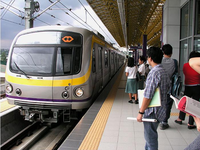 LRT-2 Santolan Station by Truflop99 via Wikimedia Commons