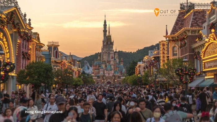 Hong Kong Disneyland by Kit Ko via Unsplash