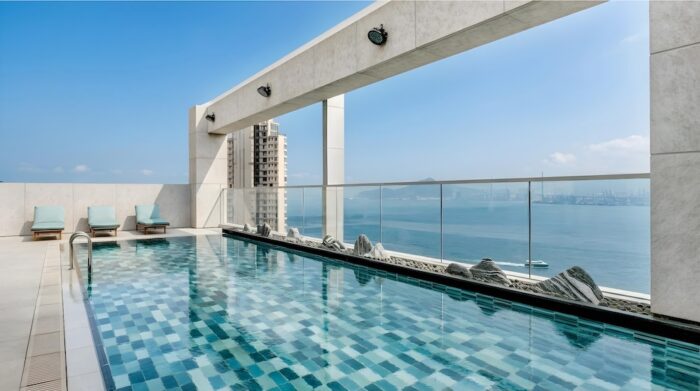 Rooftop Pool - Jen Hong Kong