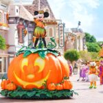 Hong Kong Disneyland Mickey's Halloween Time Street Party