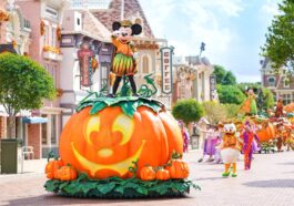 Hong Kong Disneyland Mickey's Halloween Time Street Party