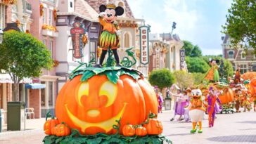 Hong Kong Disneyland Mickey's Halloween Time Street Party