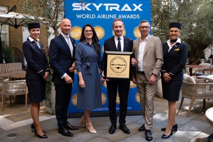 From left to right: Olivier Krüger (Head of Guest Experience & Marketing Lufthansa Airlines), Yana Holzmann (Head of Customer Experience Design & Lounges Lufthansa Airlines), Jens Ritter (CEO Lufthansa Airlines), Olaf Mauthe (Head of Hospitality Catering Management Lufthansa Airlines). 