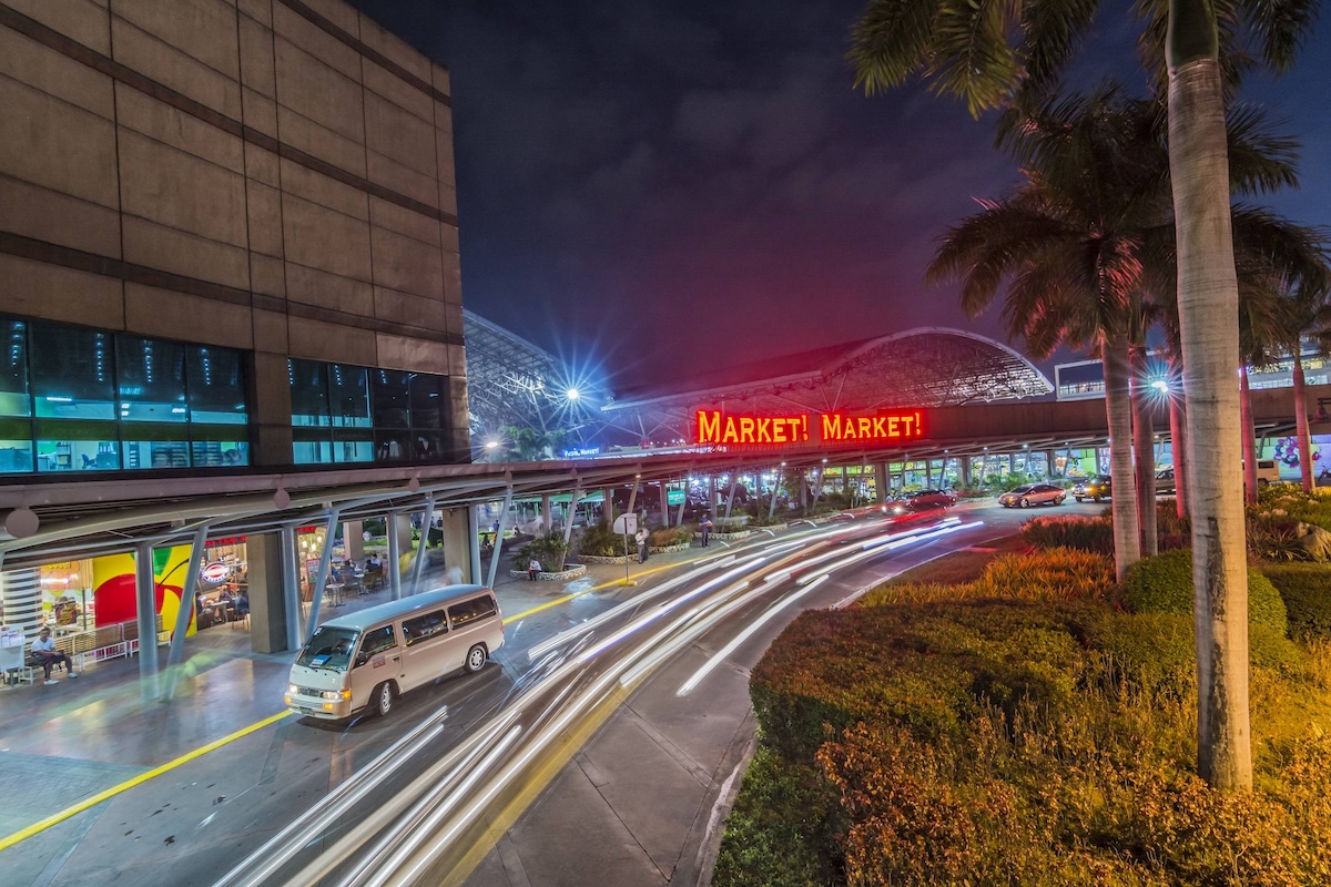 Market! Market! Facade at night