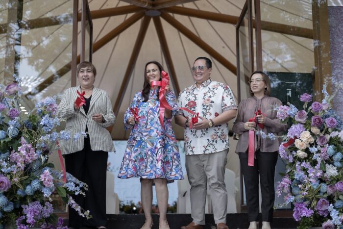 Ribbon-cutting ceremony with Mercure Mactan Cebu General Manager, Ms. Gwen De La Cruz, Savoy HotelMactan Newtown General Manager, Mr. Josef Victor Chiongbian, alongside Oro China Jewelry’s Cheryl Ancajas and Belle Mariée Wedding Events’ Joan Aviso-Lapus.