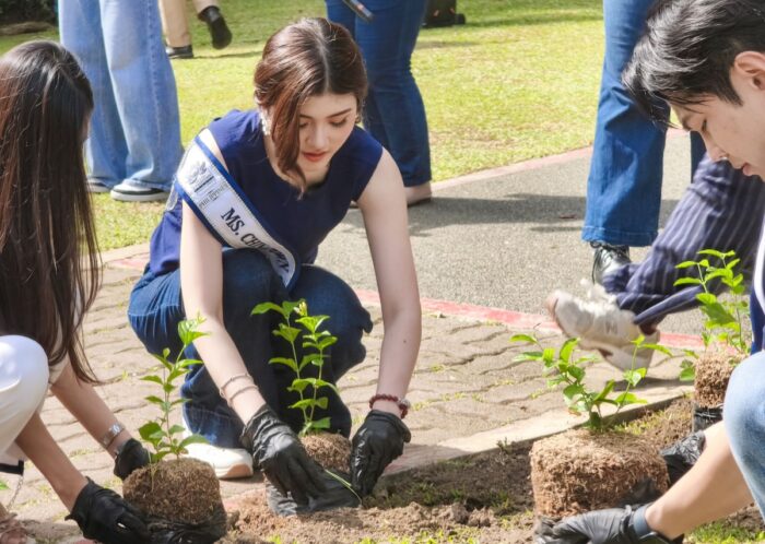 Megaworld Global Hotels & Resorts thru Hotel Lucky Chinatown held a Sampaguita planting activity at the Chinese Garden at Luneta Park in partnership with Mr. & Ms. Chinatown Global and NPDC.