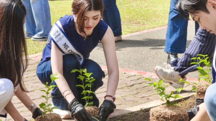 Megaworld Global Hotels & Resorts thru Hotel Lucky Chinatown held a Sampaguita planting activity at the Chinese Garden at Luneta Park in partnership with Mr. & Ms. Chinatown Global and NPDC.